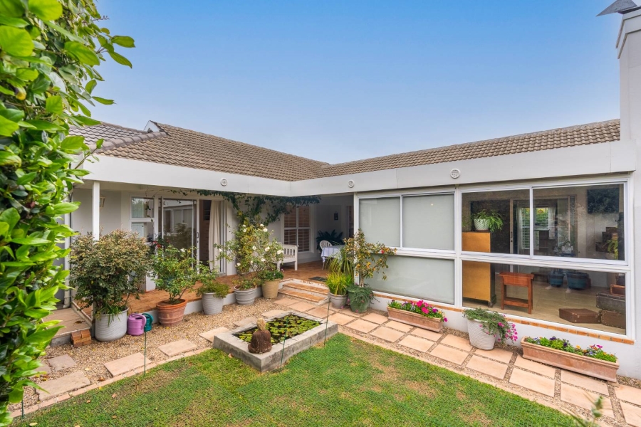 4 Bedroom Property for Sale in Sunningdale Western Cape